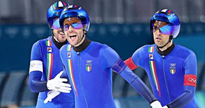L’Italia domina gli Usa: è medaglia d’oro nel pattinaggio di velocità. Il riscatto di Davide Ghiotto dopo le lacrime