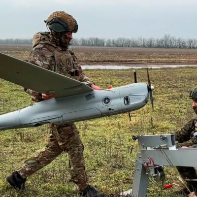 Copertina di Trump: “Kiev si sieda al tavolo e tratti”. Zelensky: “Massiccio attacco russo, Mosca ignora gli sforzi di pace”. Al via i colloqui a Ginevra