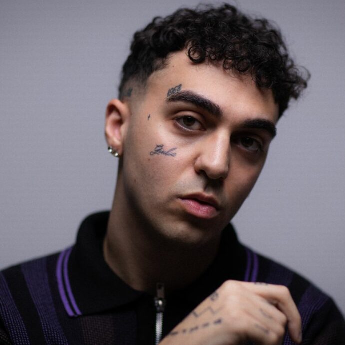 Chi è Welo, l’autore della sigla del Festival di Sanremo 2026: la proposta di Carlo Conti e la modifica al testo, così “Emigrato” è diventato il jingle