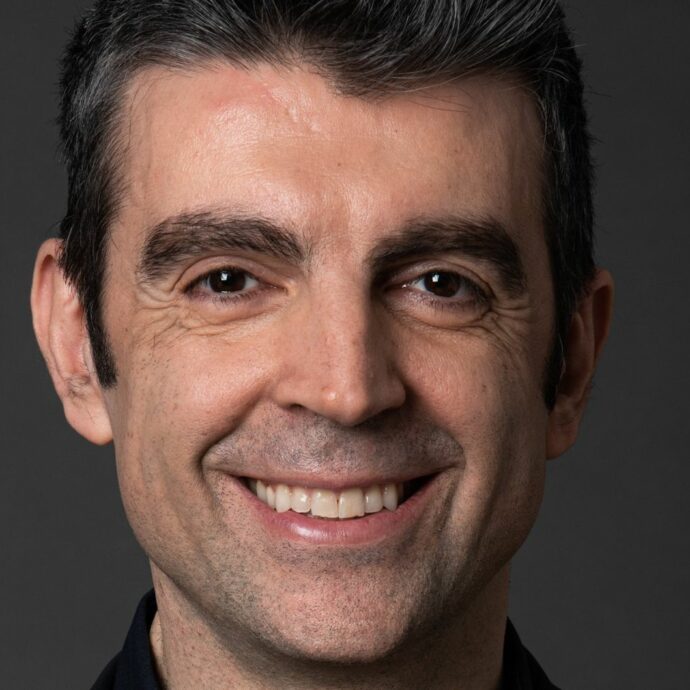 Sanremo 2026, chi è Federico Basso, conduttore del Dopofestival assieme a Nicola Savino: da Zelig a LOL, e il precedente all’Ariston