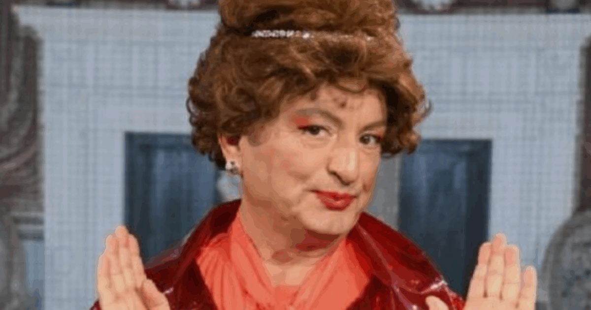 “Se volevo nascere donna? Quello no, sto bene così. Sono un fiero eterosessuale e non avendo conflitti con le donne le rappresento come sono, senza ambiguità erotiche”: parla Emma Coriandoli – Maurizio Ferrini