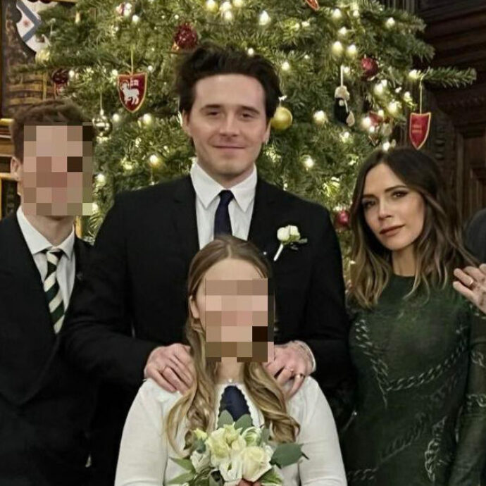 Brooklyn Beckham ignora la sorella minore Harper che cerca la pace in famiglia. Lei scrive: “Siete i migliori fratelli al mondo”, ecco come reagisce lui