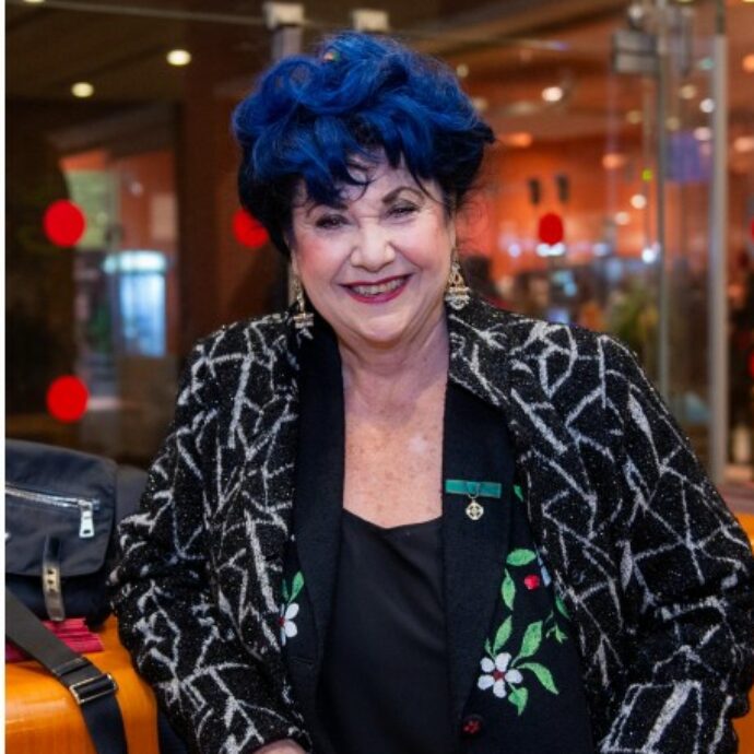 “Napoli perde un pezzo della sua identità, ricostruiamo subito”: sul Fatto.it l’appello di Marisa Laurito per il Teatro Sannazaro