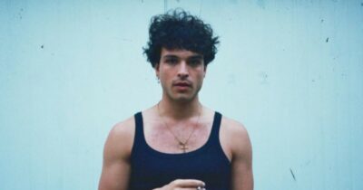 Copertina di “A Sanremo piangerò quasi sicuramente. I miei genitori famosi? Non mi hanno mai aiutato economicamente”: Leo Gassmann al Festival con “Naturale”