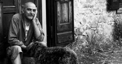 Copertina di ‘’Cantando, ho trascorso la vita e mi sono preso cura dei cani’’: il libro di Giovanni Lindo Ferretti