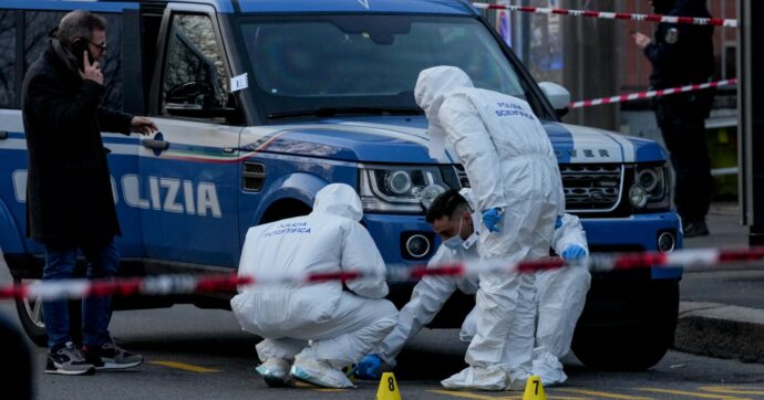 Marocchino ucciso a Milano: 5 poliziotti indagati. Dubbi sulla ricostruzione degli agenti. Oltre all’uomo accusato di omicidio indagini per favoreggiamento e omissione di soccorso