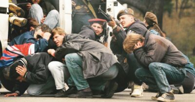 Copertina di “A Sarajevo, tra i cecchini del fine settimana,  un cacciatore piemontese  uccideva  donne”