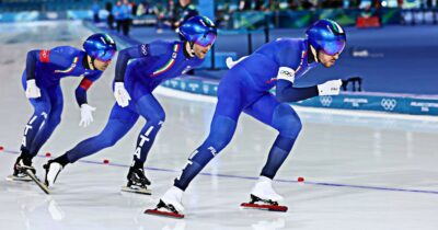 Copertina di Olimpiadi 2026, l’Italia è oro nel pattinaggio velocità. Delusione dal biathlon | Gli italiani in gara oggi, orari e risultati