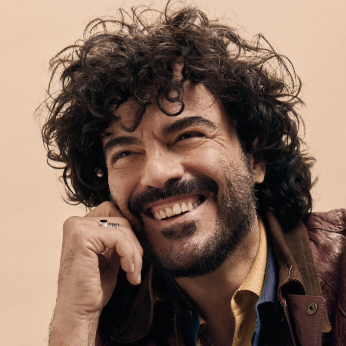 “Perdere mia mamma ha pesato sui miei rapporti con le donne. Mai stato libero dall’idea di abbandono dell’amore”: Francesco Renga a Sanremo 2026