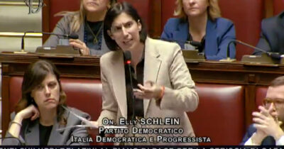 Copertina di “Board of Peace? State cercando di aggirare un divieto costituzionale”: Schlein attacca il governo e manda un messaggio a Meloni