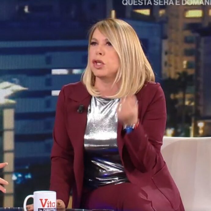 “Non mi faccio rappresentare da un paio di chiappe su OnlyFans”, “Ognuno fa quello che vuole”: scontro in diretta tra Anna Pettinelli e Alba Parietti