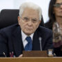 Copertina di “Le altre istituzioni rispettino il Csm”: Mattarella presiede a sorpresa la seduta e condanna le parole di Nordio sui “metodi para-mafiosi”