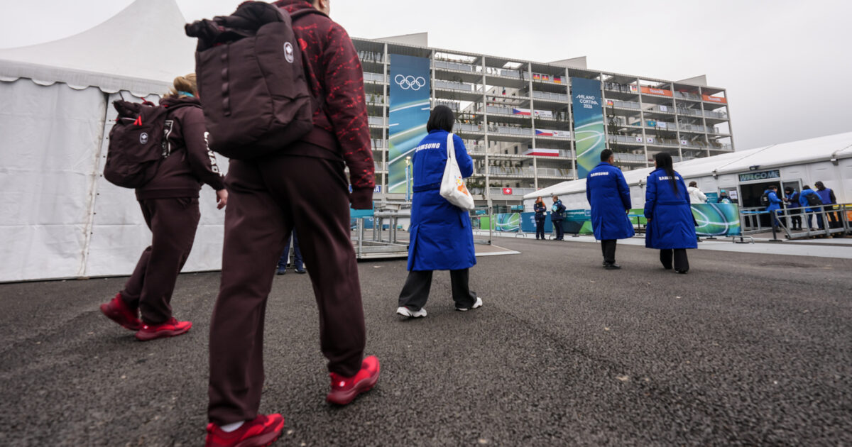 Olimpiadi, licenziato attivista palestinese che lavorava come steward: “Discriminato”. “No, è un radicale”