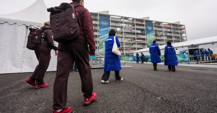 Copertina di Olimpiadi, licenziato attivista palestinese che lavorava come steward: “Discriminato”. “No, è un radicale”