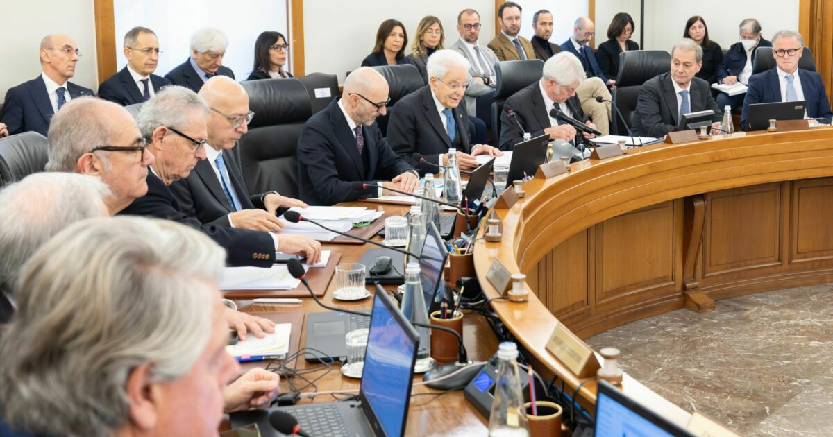 Mattarella al Csm, Conte: “Visita dall’alto valore simbolino”. Boccia (Pd): “Riporta confronto sui binari corretti”