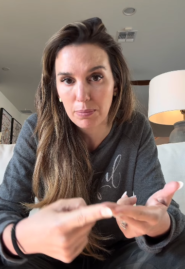 “Sono risultata positiva a uno screening oncologico. Ho due bambine piccole, è uno dei momenti più difficili della mia vita”: la confessione di Christy Carlson Romano