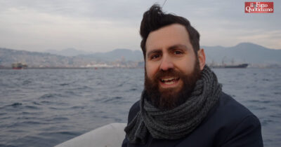 Copertina di Solo 15 cassoni posati su 73: i ritardi (e i costi lievitati) della nuova diga di Genova finanziata anche col Pnrr – Videoreportage