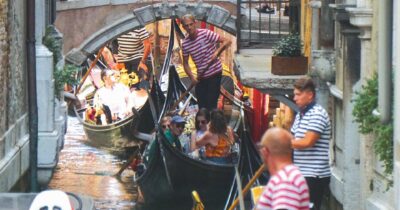 Copertina di Tar, i gondolieri facciano il test antidroga del capello