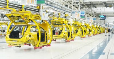 Copertina di Auto elettriche e ibride, verso la stretta Ue: “Incentivi solo con 70% di contenuto made in Europe”