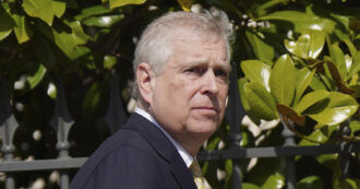 Copertina di L’ex principe Andrea rilasciato dalla polizia britannica. Resta indagato per aver condiviso informazioni riservate con Epstein