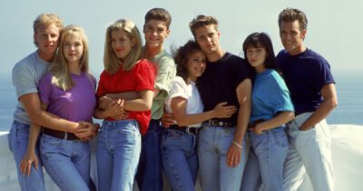 Copertina di “Beverly Hills 90210” resuscita dopo una lunga battaglia per i diritti: il grande ritorno su Sky della regina di tutti i teen drama moderni. Ecco quando