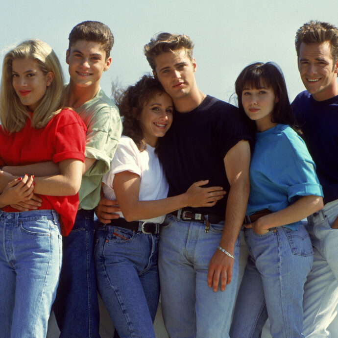 “Beverly Hills 90210” resuscita dopo una lunga battaglia per i diritti: il grande ritorno su Sky della regina di tutti i teen drama moderni. Ecco quando