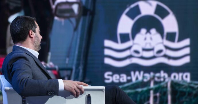 Sea Watch, Salvini attacca i giudici: ma il risarcimento alla ong è solo colpa del suo ministero (e non c’entra con Rackete)