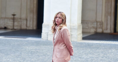 Copertina di Bollette, Meloni annuncia “315 euro di bonus totale” per le famiglie vulnerabili. Ma conta anche i 200 euro che valevano solo per il 2025