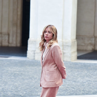 Copertina di Bollette, Meloni annuncia “315 euro di bonus totale” per le famiglie vulnerabili. Ma conta anche i 200 euro che valevano solo per il 2025