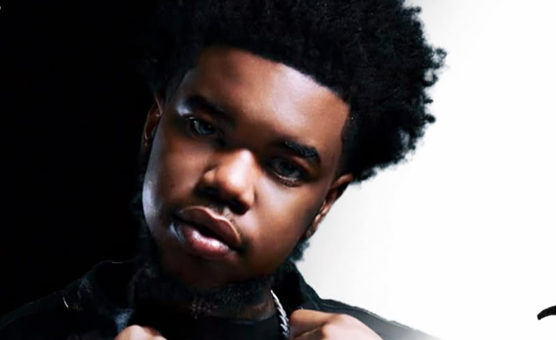 È morto Lil Poppa, il rapper aveva appena pubblicato il singolo “Out of Town Bae”. La polizia: “Nessuna ipotesi, stiamo indagando a tutto campo”