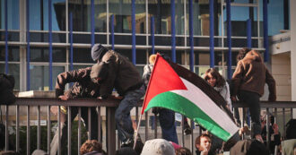 Proteste Pro-Palestina e manifestazioni a Torino, blitz della polizia: 5 antagonisti ai domiciliari e 12 obblighi di firma