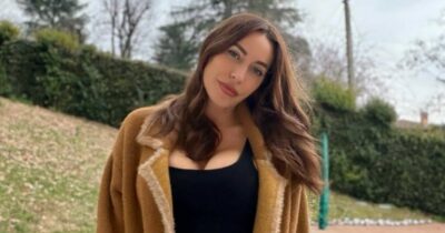 Copertina di “Inutile che fai le diete, non sarai mai magra”, Karina Cascella risponde a muso duro a chi la offende sui social. La risposta è da applausi