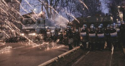 Copertina di Torino, i dubbi dei poliziotti sugli scontri al corteo Askatasuna in una lettera al questore: “Scelte di ordine pubblico incomprensibili”