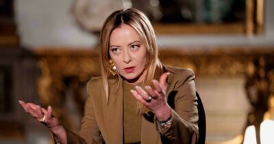 Copertina di Meloni: “Il fango lo vogliono altri”.  FdI teme disimpegno di Mediaset