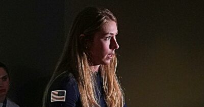 Copertina di “Anziché pensare ‘affronto questo momento senza lui’, mi sono presa un momento per stare in silenzio”: la dedica di Shiffrin al padre morto