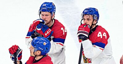 Copertina di Incredibile nell’hockey su ghiaccio: la Repubblica Ceca segna con due giocatori in più in campo. Gli arbitri convalidano