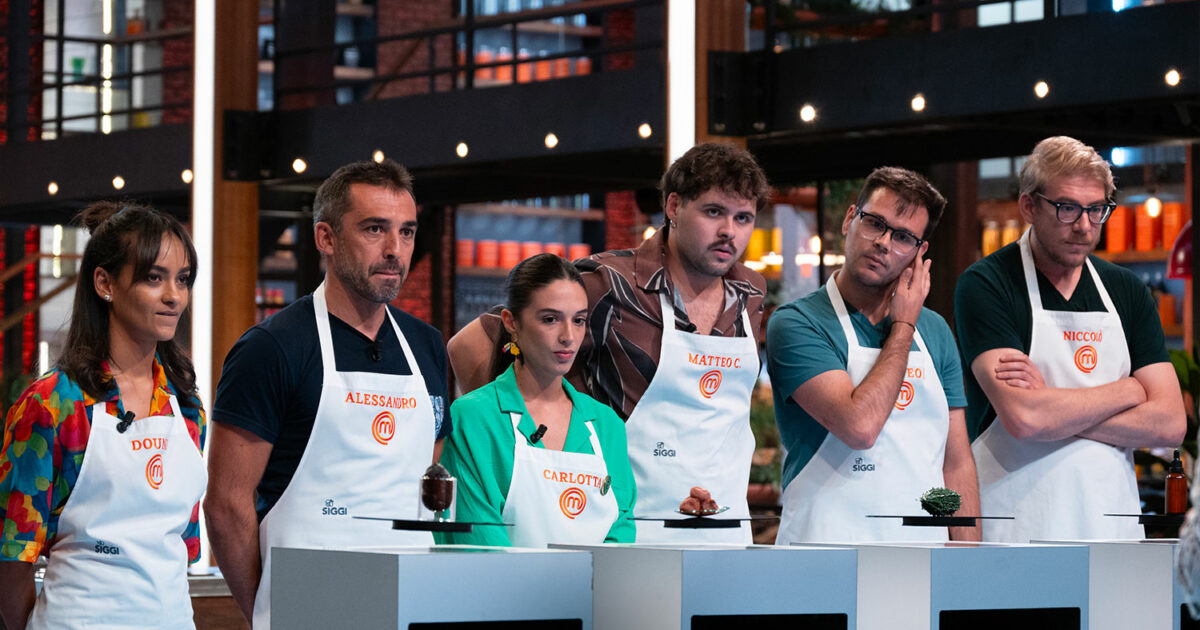 Masterchef, fuga da Sanremo: la finale slitta al 5 marzo. Quattro concorrenti a sorpresa si giocano il titolo, fan imbestialiti: cosa è successo