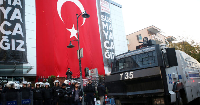 Turchia, retata contro i curdi: arrestati 37 minorenni. Il partito Dem presenta una denuncia per torture nel carcere di Hatay