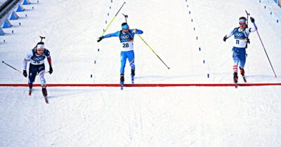 Copertina di Show ad Anterselva: gli ultimi tre della mass start improvvisano una volata finale per il pubblico – Video