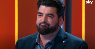 Copertina di MasterChef, Cannavacciuolo si commuove per l’eliminazione di Alessandro: “Spero che un giorno ti chiameranno sul palco Michelin” – VIDEO