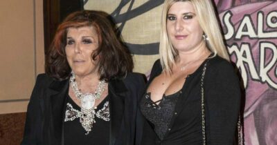 Copertina di “Strano celebrare la vita senza chi me l’ha donata, ma lei non avrebbe voluto vedermi chiusa in casa a piangere”: Giada de Blanck festeggia il primo compleanno senza mamma Patrizia