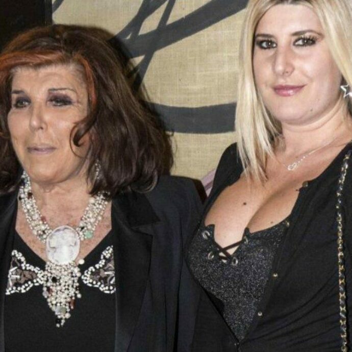 “Strano celebrare la vita senza chi me l’ha donata, ma lei non avrebbe voluto vedermi chiusa in casa a piangere”: Giada de Blanck festeggia il primo compleanno senza mamma Patrizia