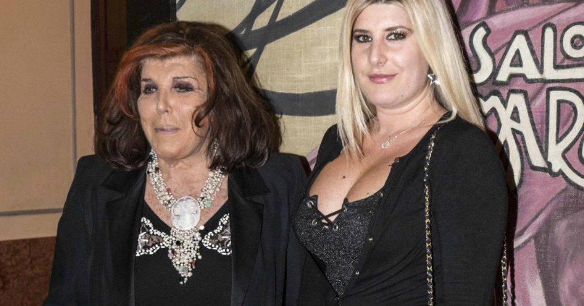 “Strano celebrare la vita senza chi me l’ha donata, ma lei non avrebbe voluto vedermi chiusa in casa a piangere”: Giada de Blanck festeggia il primo compleanno senza mamma Patrizia