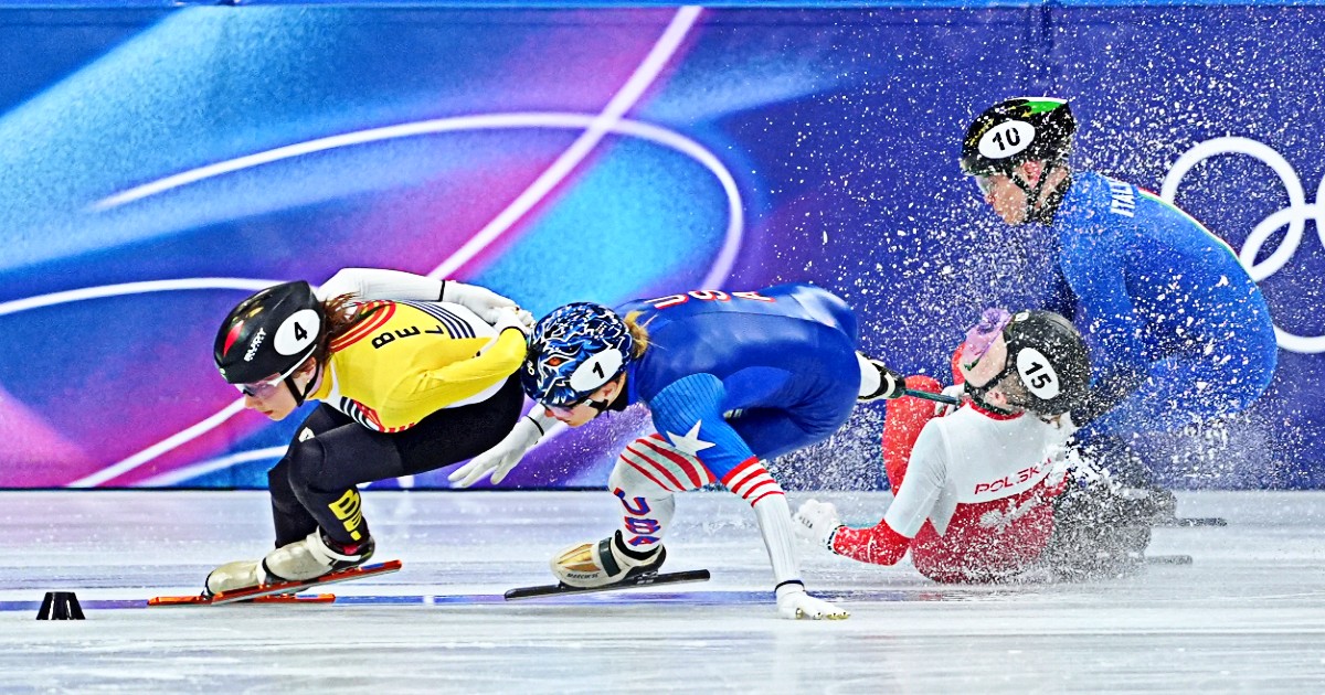 Arianna Fontana cade nella sesta batteria, poi riparte e va in semifinale. Ferita al volto per la polacca Sellier: cosa è successo