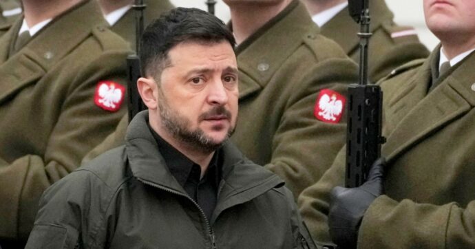 Copertina di Cia e MI6 rivelarono i piani del Cremlino, ma Zelensky li ignorò