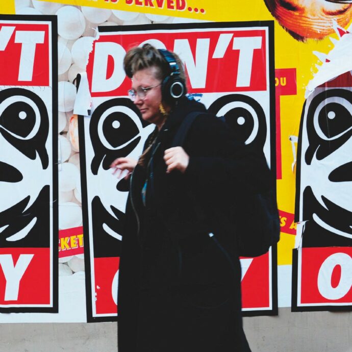 Un manifesto  di disobbedienza  alla guerra, assurda  e inutile sempre