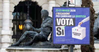 Copertina di Il Sì fuori dalle tribune tv: Mantovano lo riammette