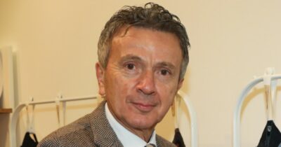 Copertina di “Dormivo fino alle 3 di notte sul tavolo della bisca dove la gente giocava d’azzardo. A 23 anni avevo conti correnti incredibili ed ero abbastanza arrogante”: le rivelazioni di Pupo