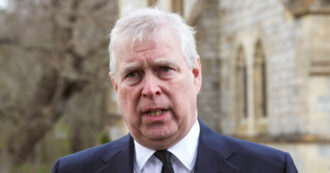 Caso Epstein, la polizia inglese pressa ex collaboratori e personale aeroportuale: vuole le prove del coinvolgimento di Andrea nel traffico di esseri umani