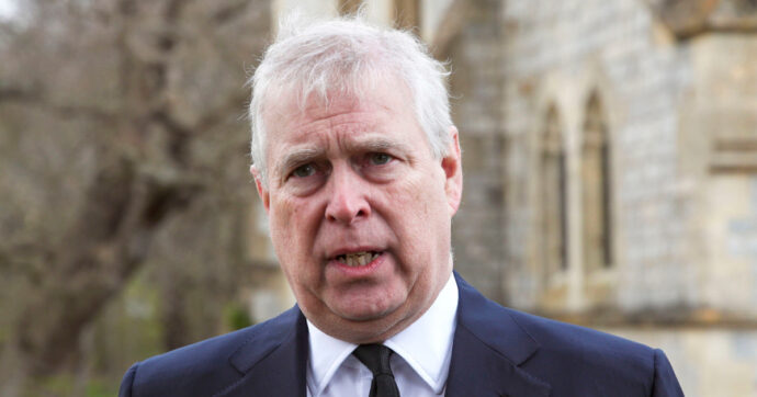 Caso Epstein, la polizia inglese pressa ex collaboratori e personale aeroportuale: vuole le prove del coinvolgimento di Andrea nel traffico di esseri umani